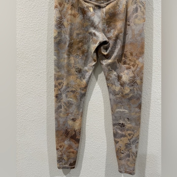 Athleta Elation Gilded Tight High Rise Metallic Gold Grey Cream Leggings Small - Picture 7 of 15